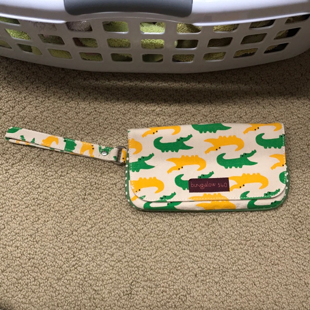 Alligator wristlet